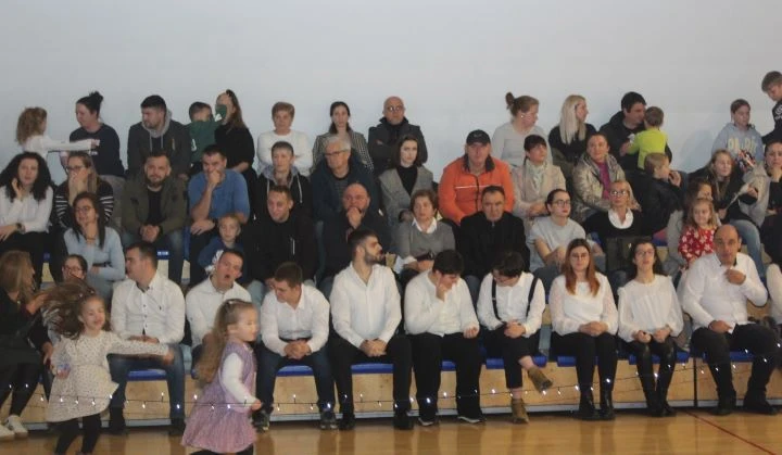 Pleterničke mažoretkinje održale božićnu priredbu