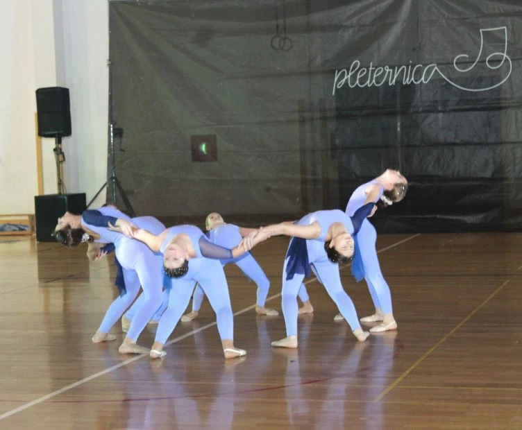 Pleterničke mažoretkinje održale božićnu priredbu