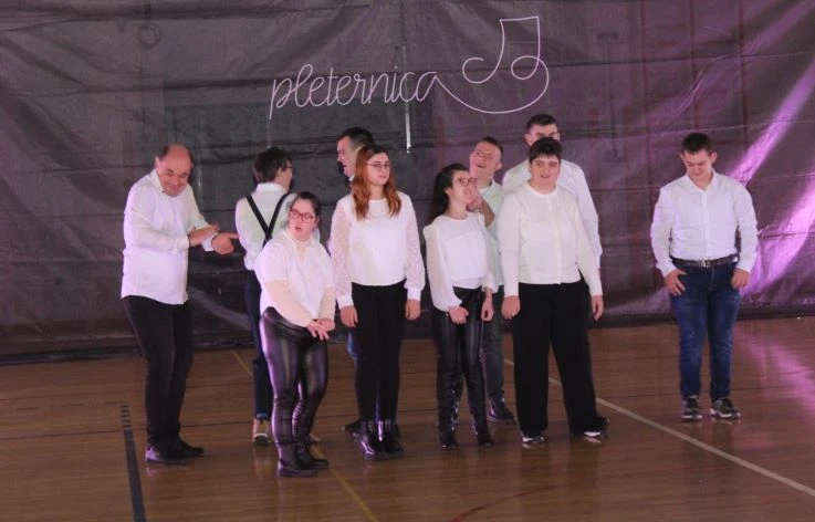 Pleterničke mažoretkinje održale božićnu priredbu