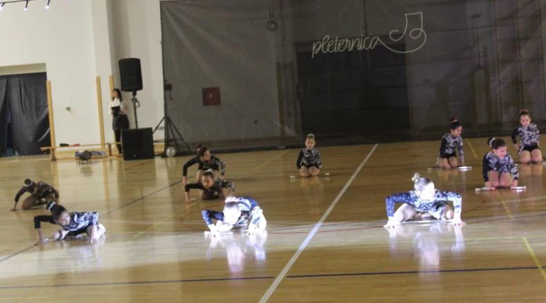 Pleterničke mažoretkinje održale božićnu priredbu