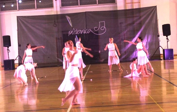 Pleterničke mažoretkinje održale božićnu priredbu