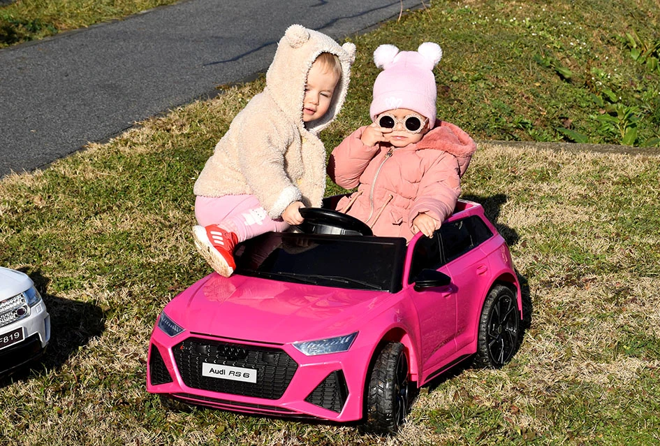 BRZE I ŽESTOKE U KAPTOLU: Mia i Lena „ispitale“ nove pile koje je dostavio sveti Nikola