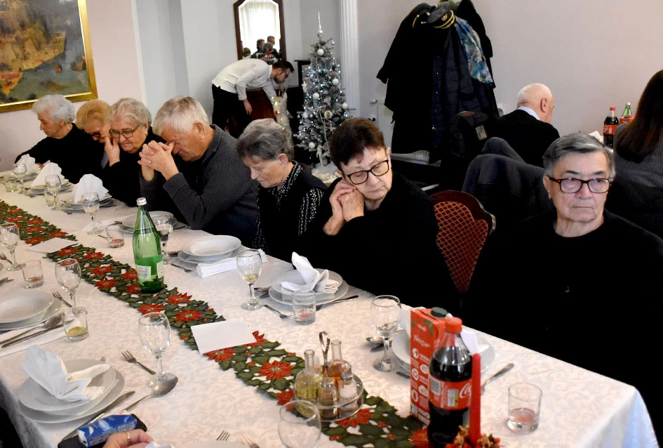 Uoči Božića – tišina, poštovanje i neugasla ljubav roditelja