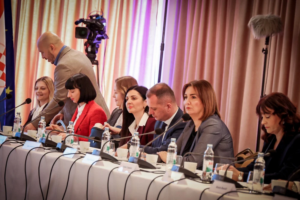 Županica Jozić na sjednici Savjeta za Slavoniju, Baranju i Srijem:”Jedino jako gospodarstvo i jaka poljoprivreda mogu pridonijeti tome da se demografski trendovi okrenu”