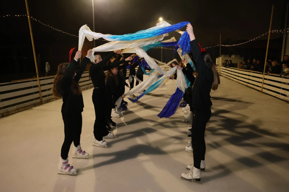 Kutjevo u blagdanskom duhu: Održano adventsko druženje i paljenje četvrte svijeće