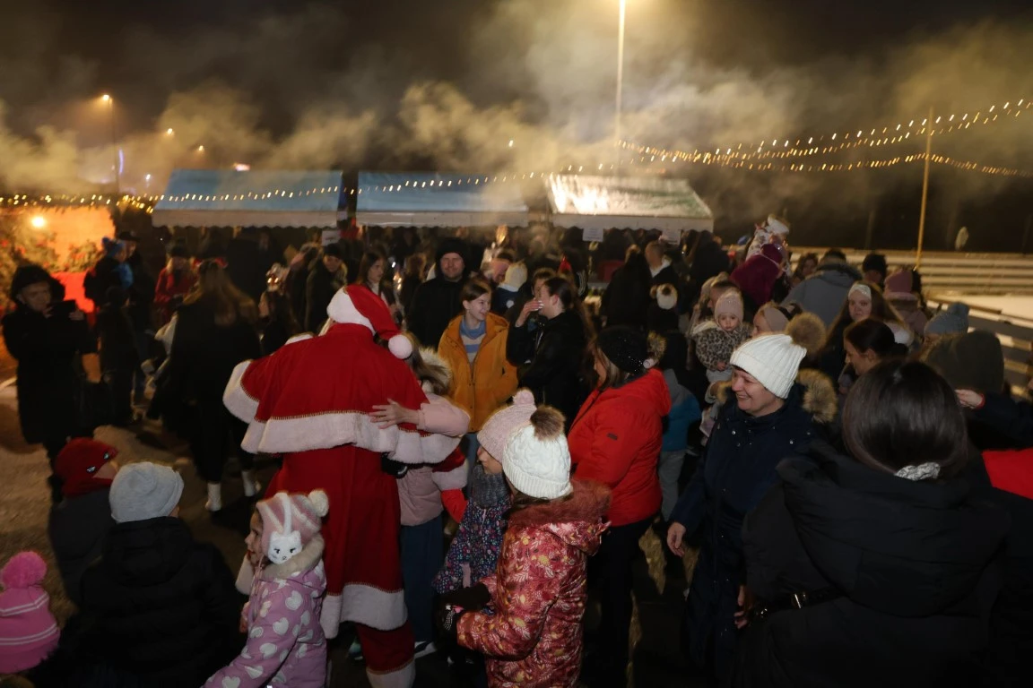 Kutjevo u blagdanskom duhu: Održano adventsko druženje i paljenje četvrte svijeće