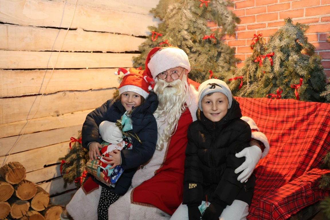 Kutjevo u blagdanskom duhu: Održano adventsko druženje i paljenje četvrte svijeće