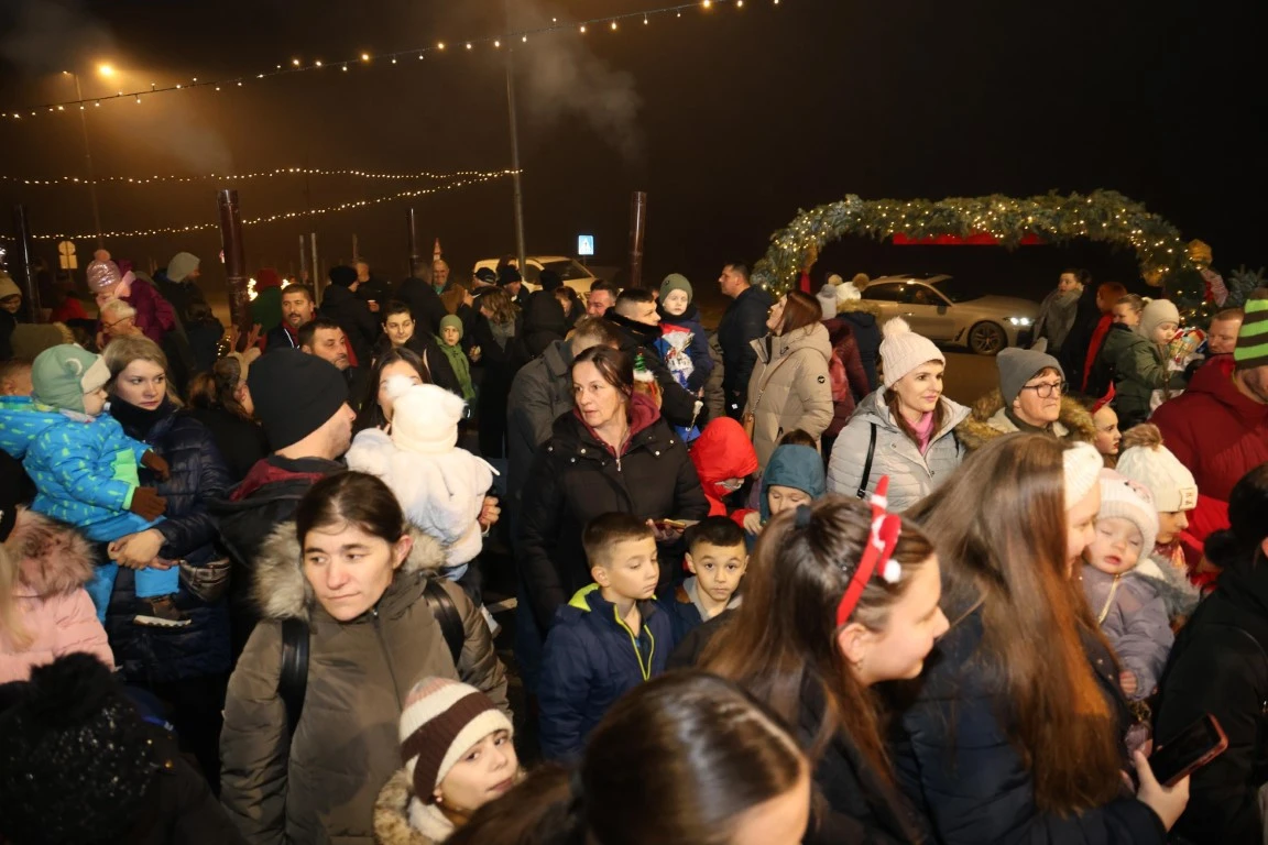 Kutjevo u blagdanskom duhu: Održano adventsko druženje i paljenje četvrte svijeće