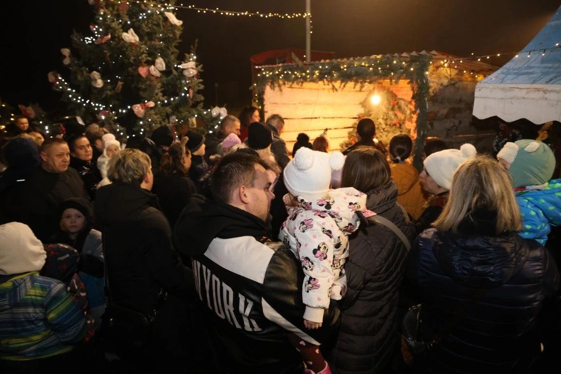 Kutjevo u blagdanskom duhu: Održano adventsko druženje i paljenje četvrte svijeće