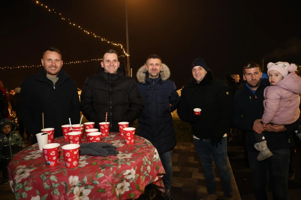 Kutjevo u blagdanskom duhu: Održano adventsko druženje i paljenje četvrte svijeće