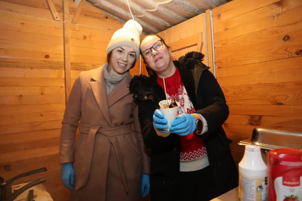 Kutjevo u blagdanskom duhu: Održano adventsko druženje i paljenje četvrte svijeće