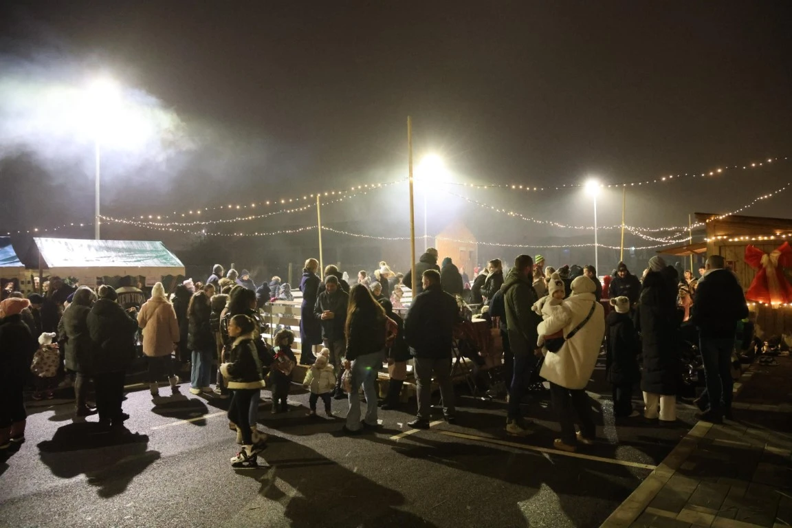 Kutjevo u blagdanskom duhu: Održano adventsko druženje i paljenje četvrte svijeće