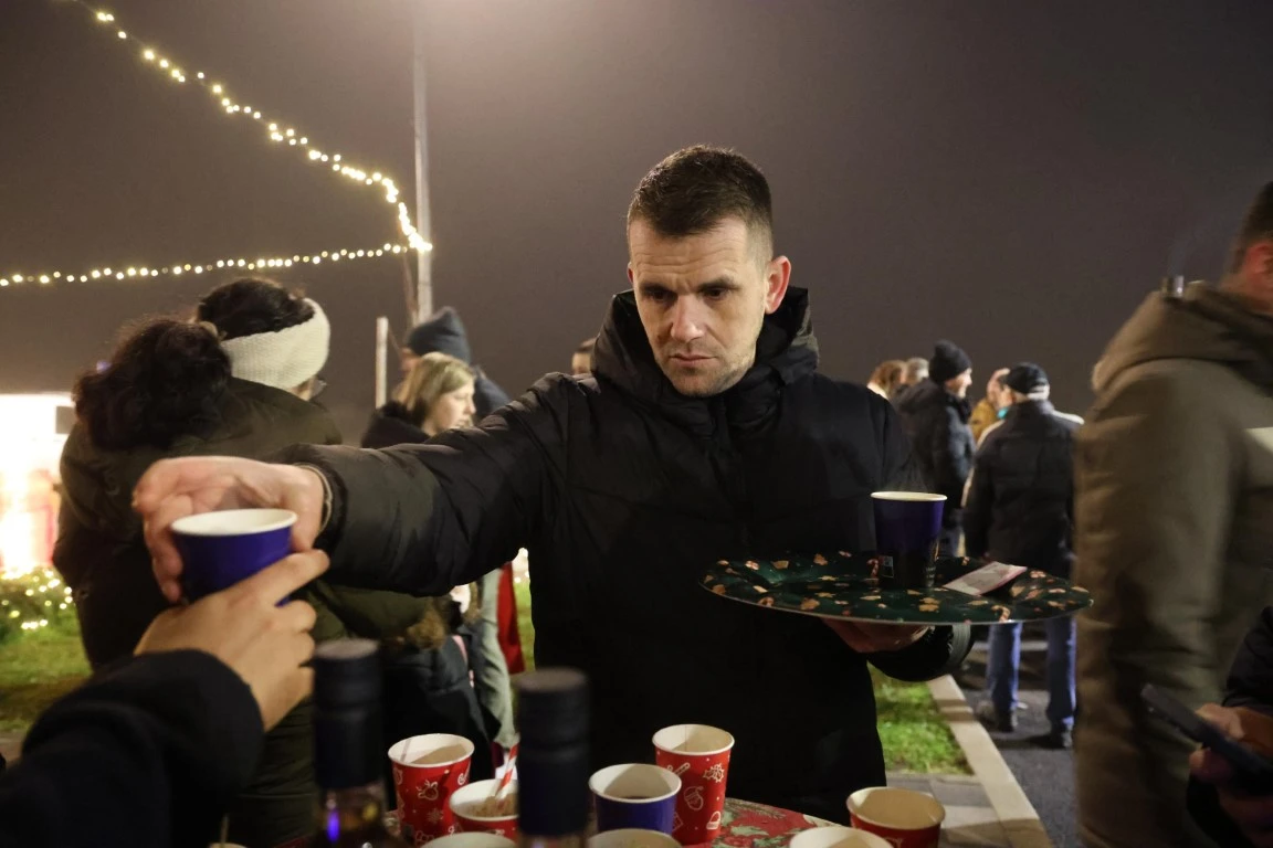 Kutjevo u blagdanskom duhu: Održano adventsko druženje i paljenje četvrte svijeće