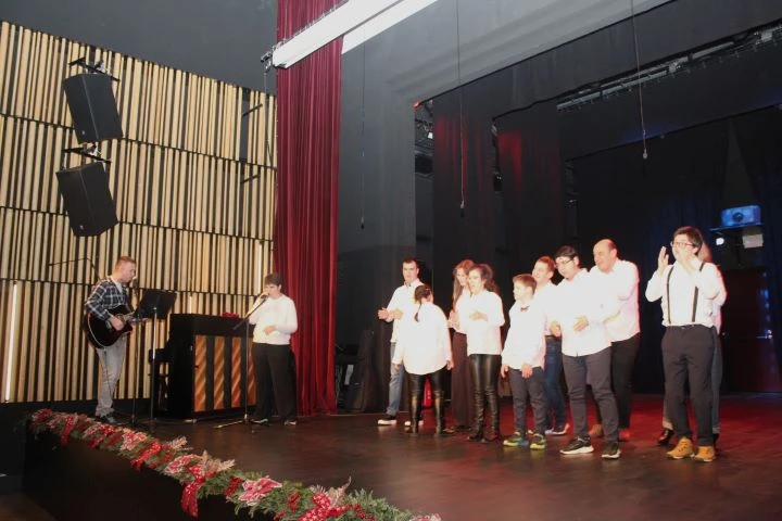 Pleternica zapjevala uoči Božića uz HKUD Vijenac i Udrugu Osmjeh