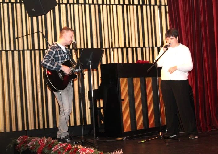 Pleternica zapjevala uoči Božića uz HKUD Vijenac i Udrugu Osmjeh