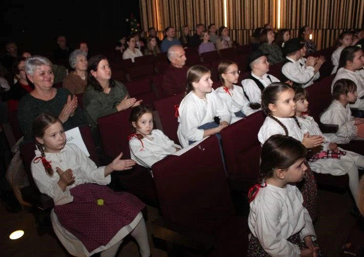 Pleternica zapjevala uoči Božića uz HKUD Vijenac i Udrugu Osmjeh