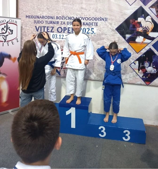 Na međunarodnom turniru u Vitezu osvojili sedam zlatnih i jednu srebrnu medalju