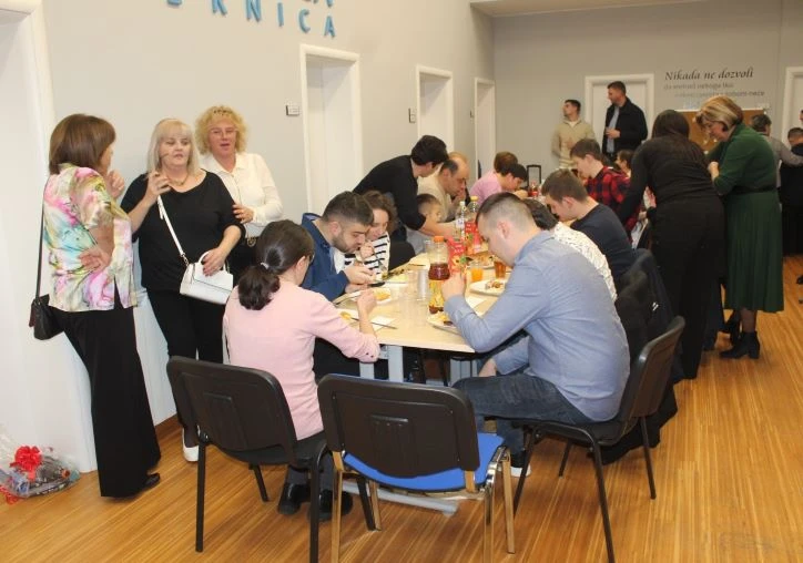 Božićni domjenak pleterničke Udruge „Osmjeh“ ispunjen radošću i zajedništvom