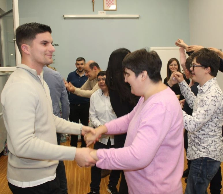 Božićni domjenak pleterničke Udruge „Osmjeh“ ispunjen radošću i zajedništvom