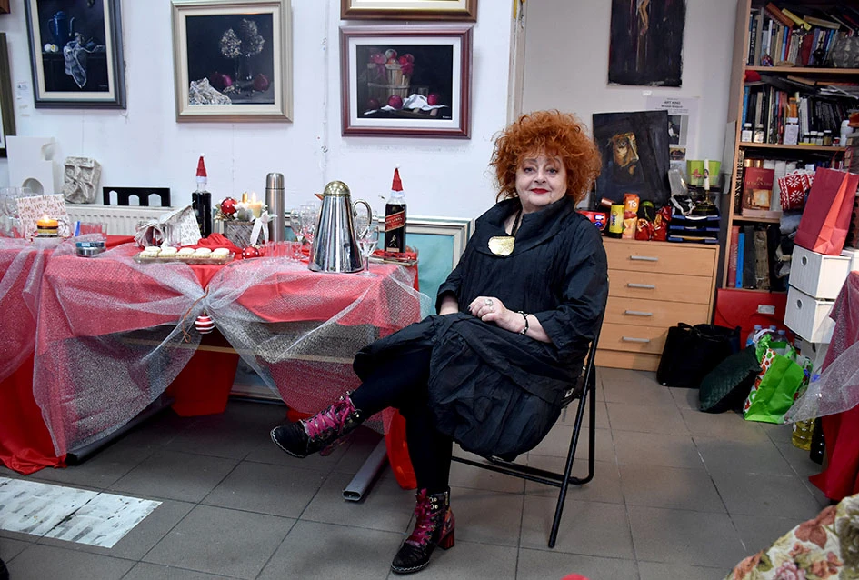 POŽEŠKO JUTRO ISPUNJENO TOPLINOM: Badnja tradicija u ateljeu slikarice Anite Grabavac Jakobović