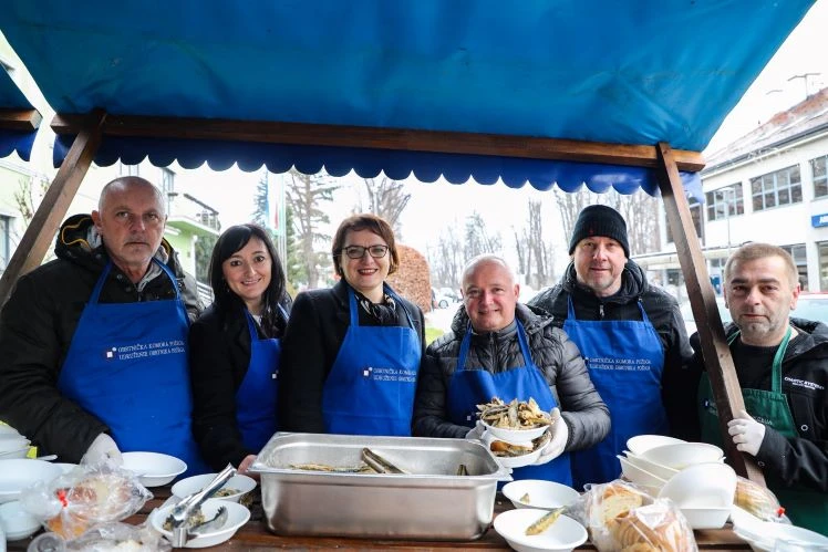 Na Badnjak u Pleternici podijeljeno 400 porcija posnih obroka
