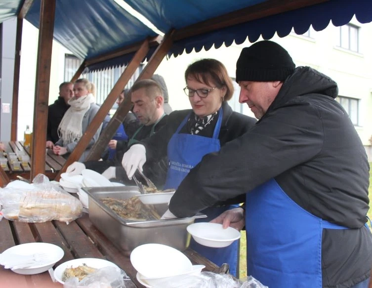 Na Badnjak u Pleternici podijeljeno 400 porcija posnih obroka