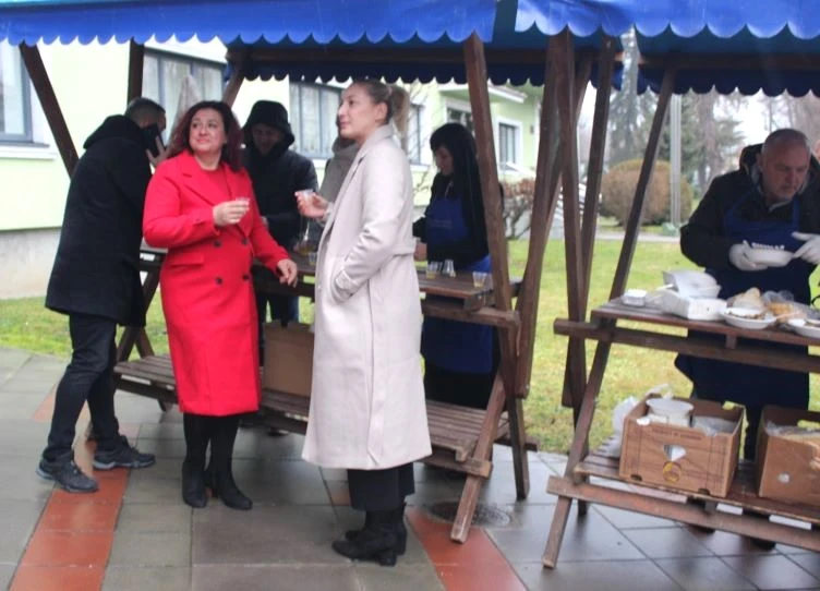 Na Badnjak u Pleternici podijeljeno 400 porcija posnih obroka