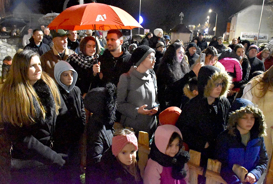 U Velikoj uprizorene žive jaslice uz snažnu humanitarnu poruku