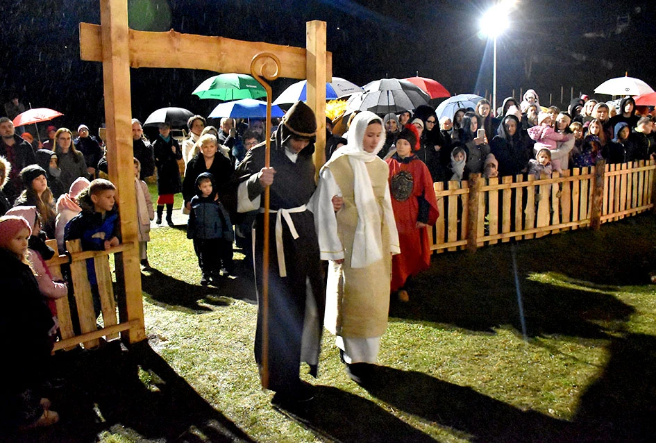 U Velikoj uprizorene žive jaslice uz snažnu humanitarnu poruku