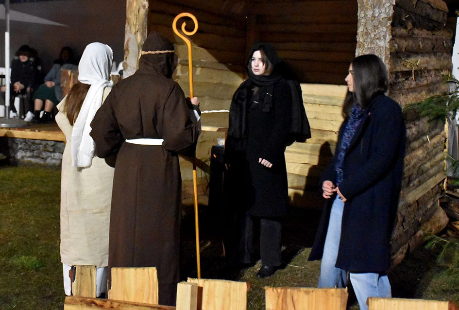 U Velikoj uprizorene žive jaslice uz snažnu humanitarnu poruku