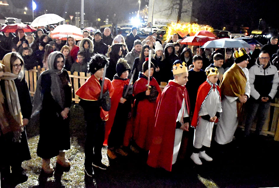 U Velikoj uprizorene žive jaslice uz snažnu humanitarnu poruku