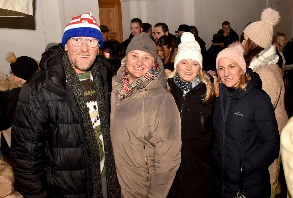 U Velikoj uprizorene žive jaslice uz snažnu humanitarnu poruku