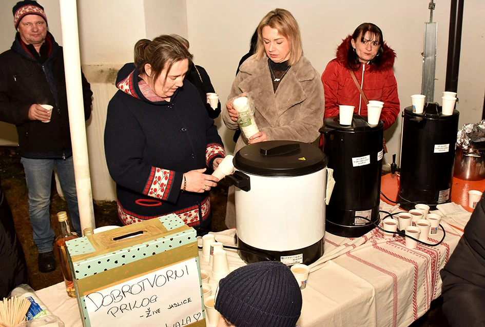 U Velikoj uprizorene žive jaslice uz snažnu humanitarnu poruku