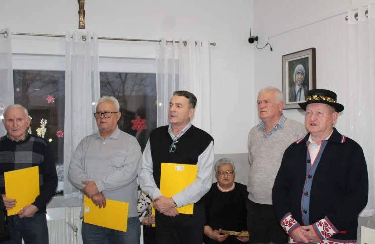 Pleternički umirovljenici posjetili Dom za starije i nemoćne „Baketarić“ u Resniku