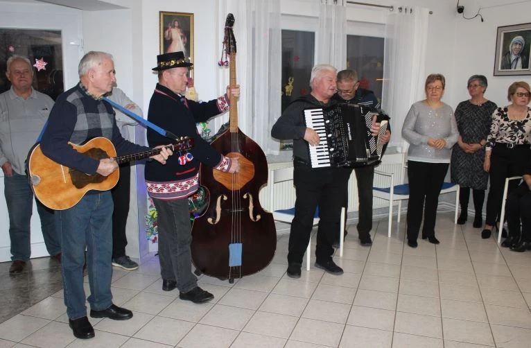 Pleternički umirovljenici posjetili Dom za starije i nemoćne „Baketarić“ u Resniku