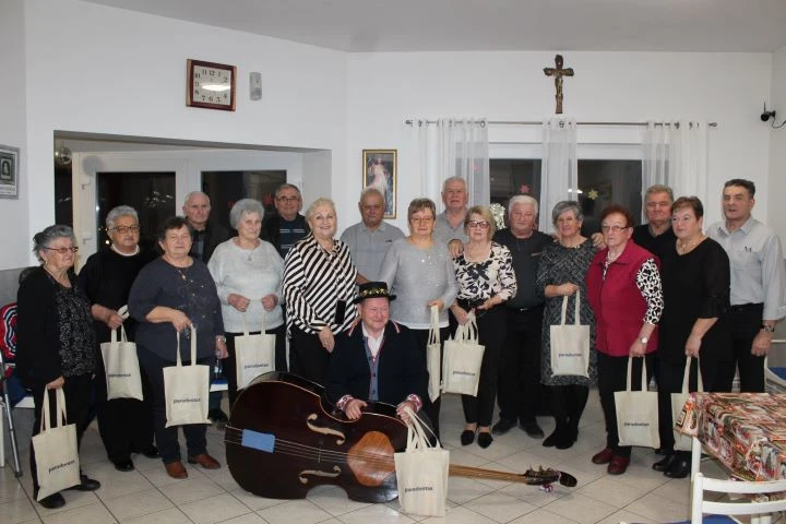 Pleternički umirovljenici posjetili Dom za starije i nemoćne „Baketarić“ u Resniku