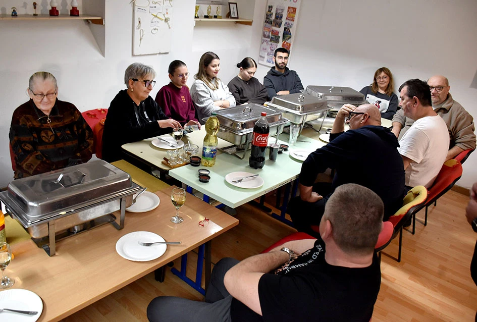 Brđani Odreda izviđača Požega uz blagdansko druženje i novu zastavu ispratili uspješnu godinu