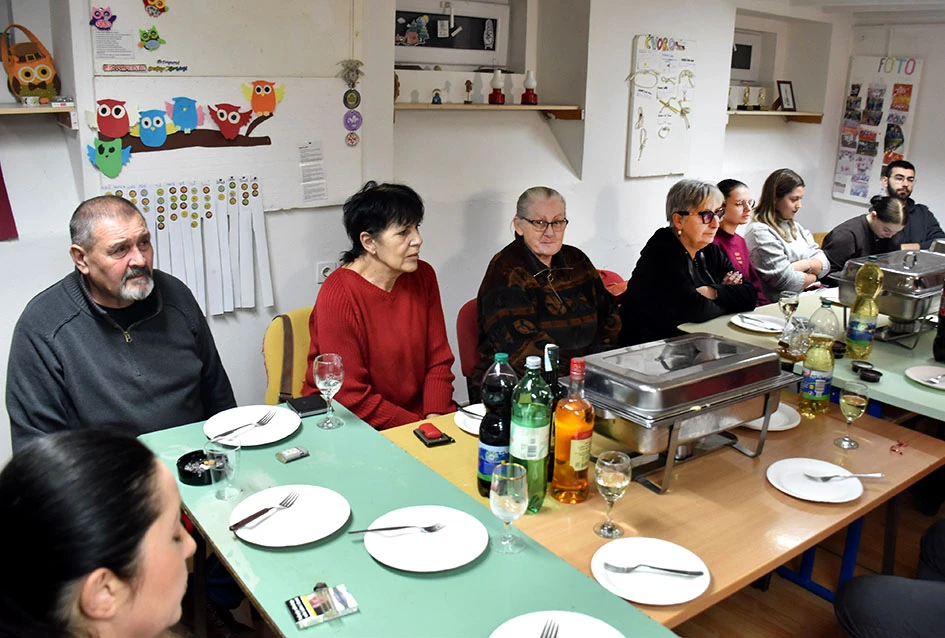 Brđani Odreda izviđača Požega uz blagdansko druženje i novu zastavu ispratili uspješnu godinu