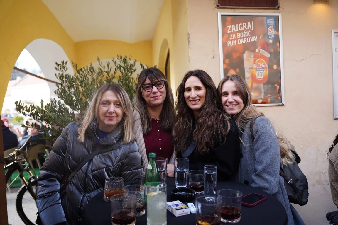 Dobra glazba uz tople napitke razveselila sugrađane na dnevnom dočeku Nove godine