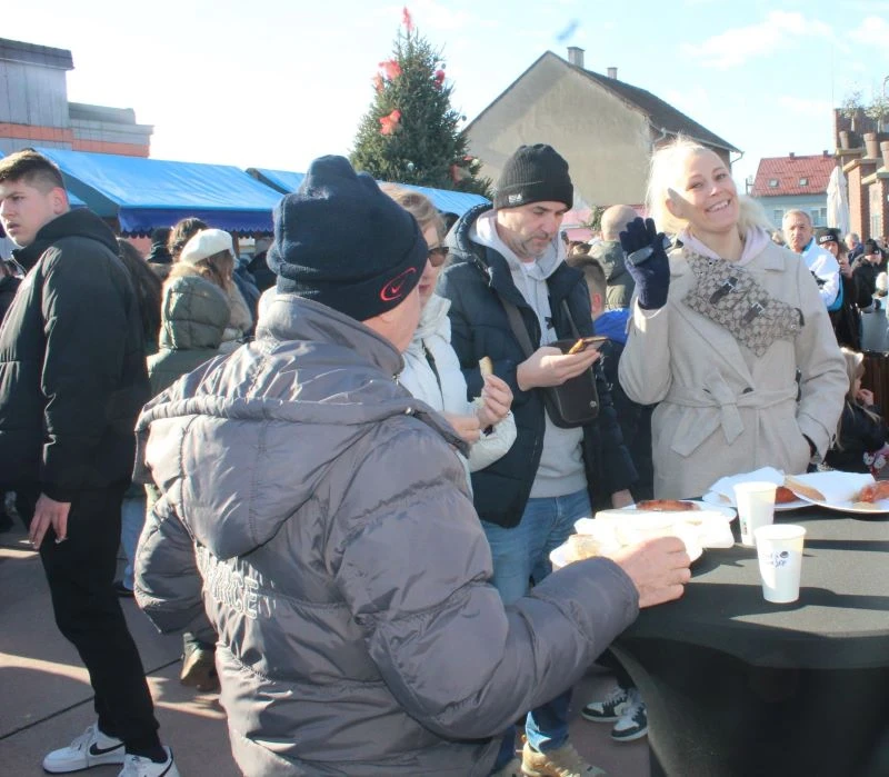 Pleternica Novu godinu dočekala u podne uz pjesmu, ples i slavonsko zajedništvo