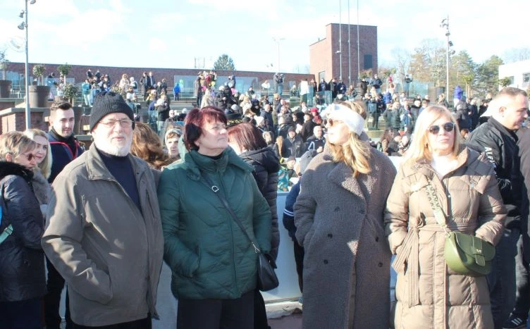 Pleternica Novu godinu dočekala u podne uz pjesmu, ples i slavonsko zajedništvo