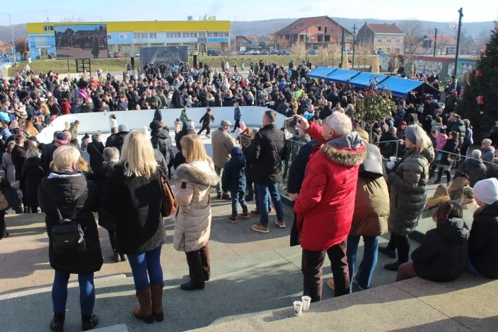 Pleternica Novu godinu dočekala u podne uz pjesmu, ples i slavonsko zajedništvo