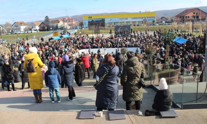 Pleternica Novu godinu dočekala u podne uz pjesmu, ples i slavonsko zajedništvo