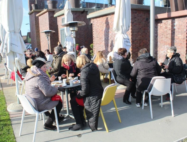 Pleternica Novu godinu dočekala u podne uz pjesmu, ples i slavonsko zajedništvo