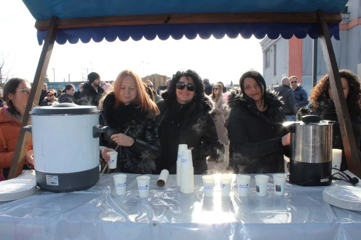 Pleternica Novu godinu dočekala u podne uz pjesmu, ples i slavonsko zajedništvo