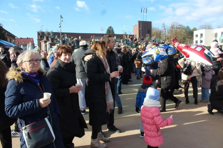 Pleternica Novu godinu dočekala u podne uz pjesmu, ples i slavonsko zajedništvo