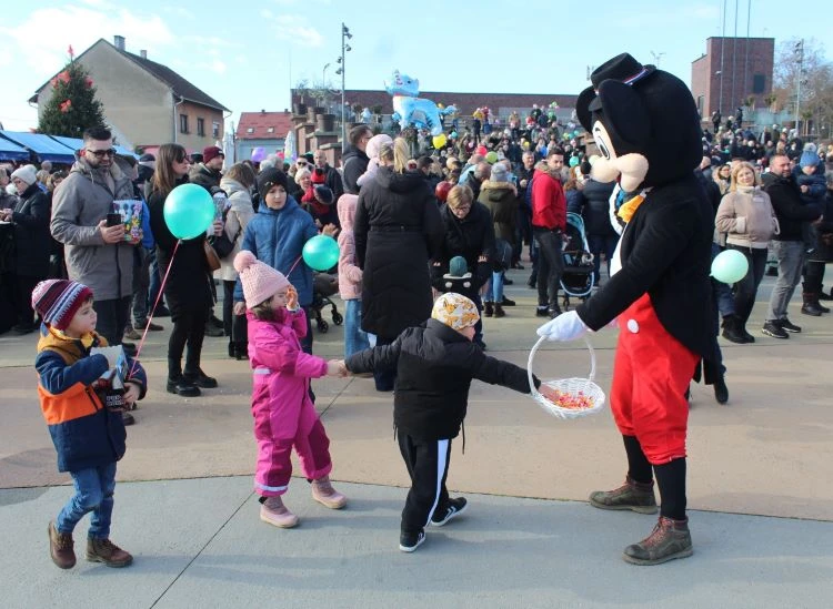 Pleternica Novu godinu dočekala u podne uz pjesmu, ples i slavonsko zajedništvo