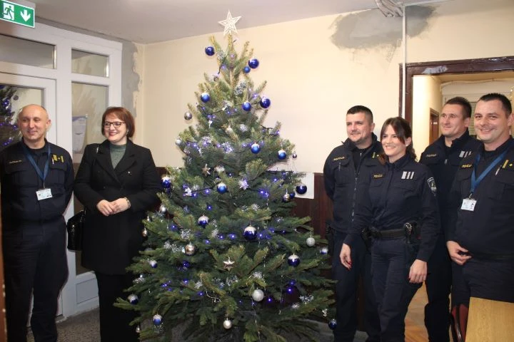 SILVESTARSKA NOĆ U PLETERNICI: Gradonačelnica Marija Šarić posjetila žurne gradske službe