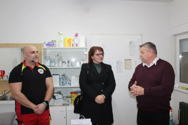 SILVESTARSKA NOĆ U PLETERNICI: Gradonačelnica Marija Šarić posjetila žurne gradske službe