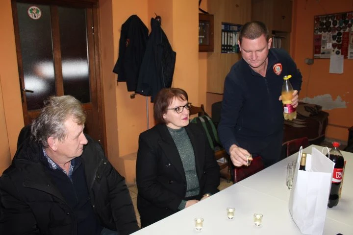 SILVESTARSKA NOĆ U PLETERNICI: Gradonačelnica Marija Šarić posjetila žurne gradske službe